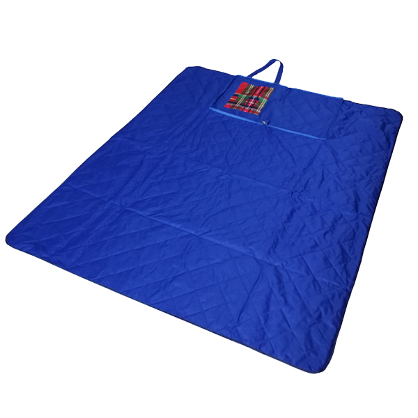Luxury picnic blanket made by ultrasonic melt